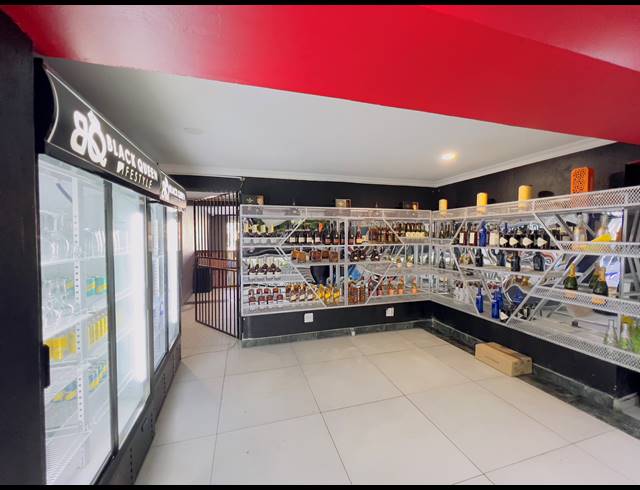 211M² BAR/PUB FOR SALE IN KANYAMAZANE
